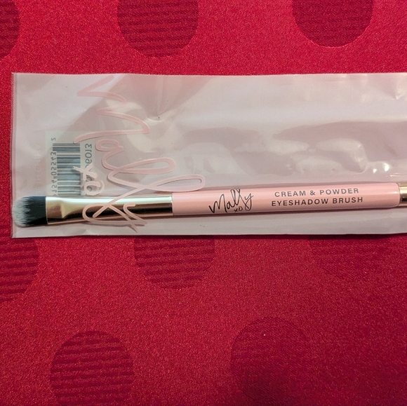 🆕 Eyeshadow Brush For Cream And Powder Eyeshadow Double Ended By Mally XO - Picture 3 of 7